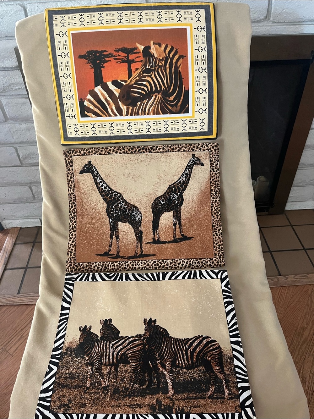 6 African Animal Print Placemats. Interchangeable. Like new. - Picture 2 of 13